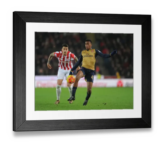 Framed Print : Alex Iwobi in Action: Premier League 2015-16 - Arsenal vs Stoke City Framed Print : Alex Iwobi in Action: Premier League 2015-16 - Arsenal vs Stoke City