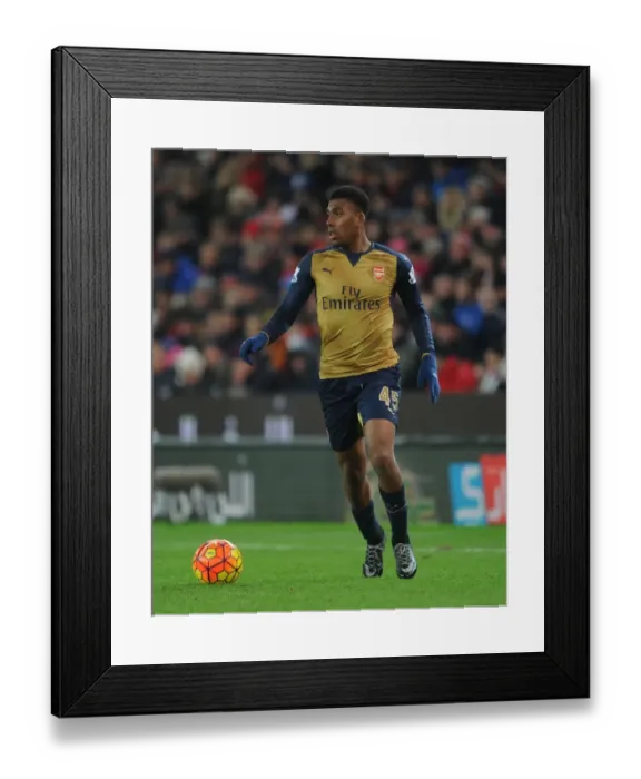 Framed Print : Alex Iwobi in Action: Arsenal vs Stoke City, Premier League 2015-16