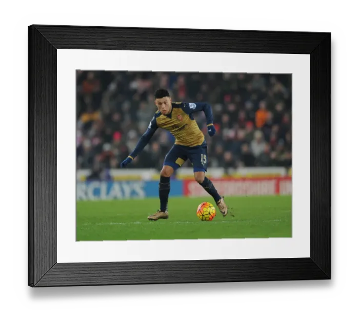 Framed Print : Alex Oxlade-Chamberlain in Action: Arsenal vs Stoke City, Premier League 2015-16