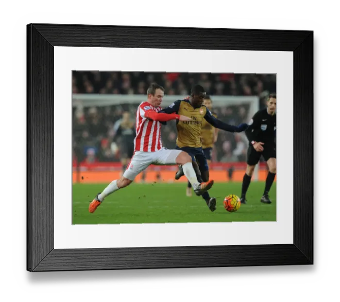 Framed Print : Intense Battle: Campbell vs Whelan - Stoke City vs Arsenal (2015-16) Framed Print : Intense Battle: Campbell vs Whelan - Stoke City vs Arsenal (2015-16)