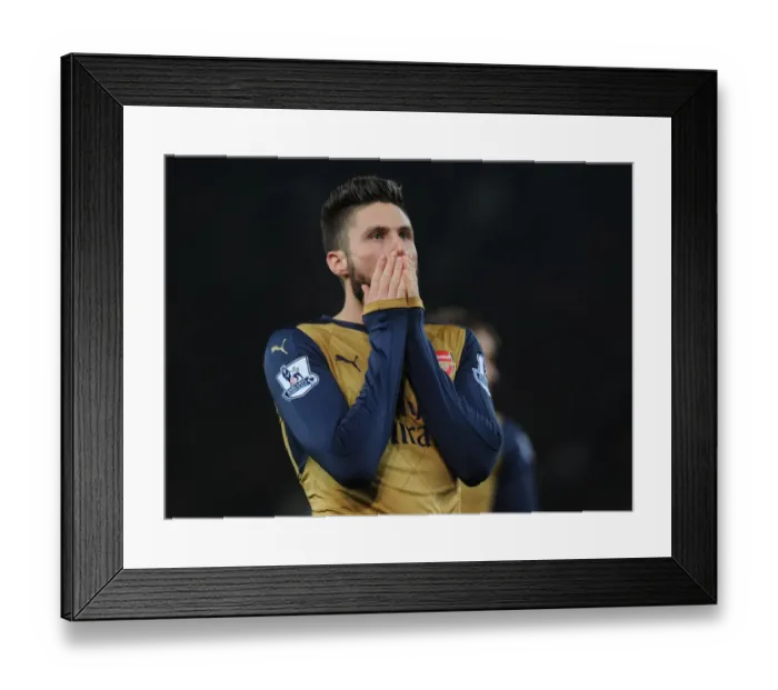 Framed Print : Giroud in Action: Arsenal vs. Stoke City, Premier League 2015-16 Framed Print : Giroud in Action: Arsenal vs. Stoke City, Premier League 2015-16