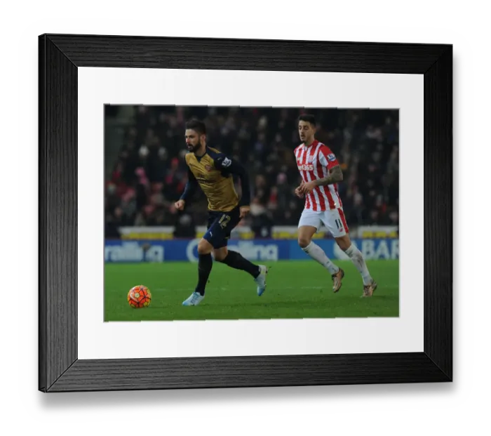 Framed Print : Giroud Surges Past Joselu: Stoke City vs. Arsenal, Premier League 2015-16 Framed Print : Giroud Surges Past Joselu: Stoke City vs. Arsenal, Premier League 2015-16