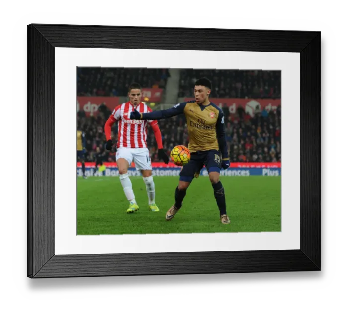 Framed Print : Arsenal's Alex Oxlade-Chamberlain in Action against Stoke City (Premier League 2015-16) Framed Print : Arsenal's Alex Oxlade-Chamberlain in Action against Stoke City (Premier League 2015-16)