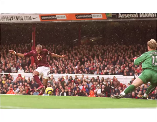 Thierry Henry Scores Arsenal's Second Goal Against Sunderland (3:1), FA Premier League, Highbury, London, 5 / 11 / 05
