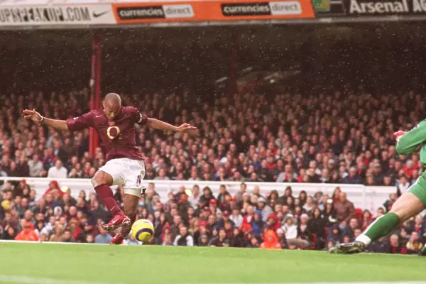 Thierry Henry Scores Arsenal's Second Goal Against Sunderland (3:1), FA Premier League, Highbury, London, 5 / 11 / 05