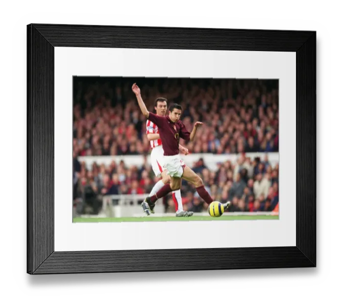 Framed Print : Robin van Persie (Arsenal) Gary Breen (Sunderland). Arsenal 3: 1 Sunderland Framed Print : Robin van Persie (Arsenal) Gary Breen (Sunderland). Arsenal 3: 1 Sunderland