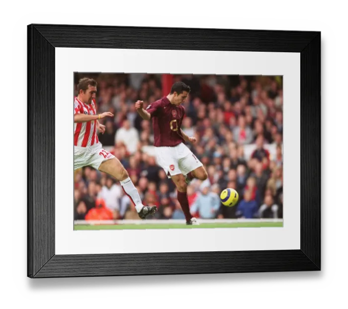 Framed Print : Robin van Persie's Thrilling Debut Goal: Arsenal 3-1 Sunderland, FA Premier League, Highbury, 2005