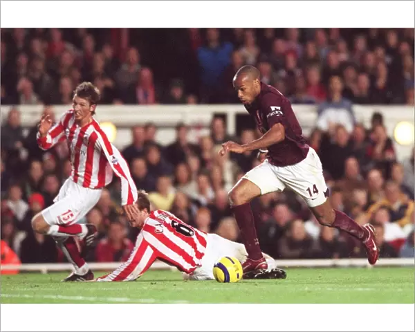 Thierry Henry beats Staven Caldwell (Sunderland) on his way to scoring Arsenals 3rd goal
