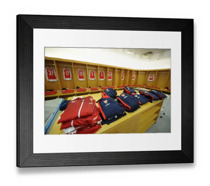 Framed Print : Arsenal Changing Room - Arsenal vs. Chelsea, Premier League 2015-16 Framed Print : Arsenal Changing Room - Arsenal vs. Chelsea, Premier League 2015-16