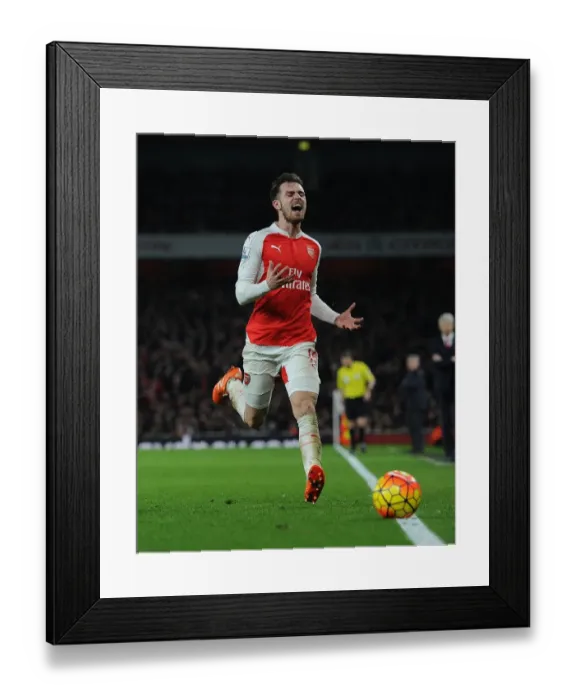 Framed Print : Ramsey in Action: Arsenal vs Chelsea, Premier League 2015-16