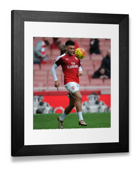 Framed Print : Arsenal's Alex Oxlade-Chamberlain Readies for Arsenal vs. Chelsea Clash (2015-16) Framed Print : Arsenal's Alex Oxlade-Chamberlain Readies for Arsenal vs. Chelsea Clash (2015-16)