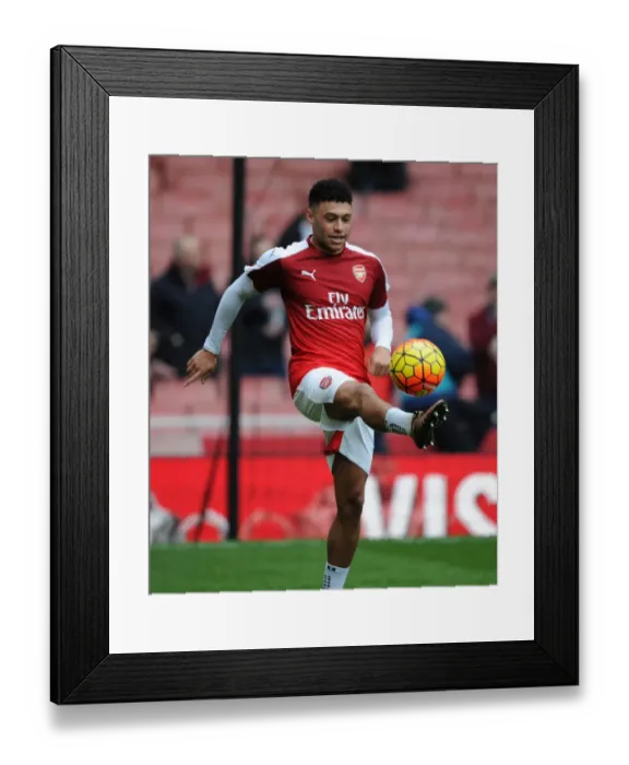 Framed Print : Alex Oxlade-Chamberlain Gears Up for Arsenal vs Chelsea Showdown (2015-16) Framed Print : Alex Oxlade-Chamberlain Gears Up for Arsenal vs Chelsea Showdown (2015-16)