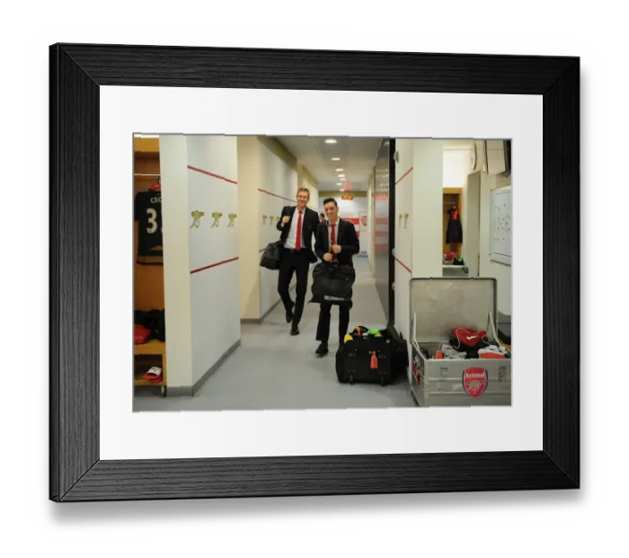 Framed Print : Arsenal Football Club: Per Mertesacker and Mesut Ozil - Pre-Match Huddle (2015-16) Framed Print : Arsenal Football Club: Per Mertesacker and Mesut Ozil - Pre-Match Huddle (2015-16)