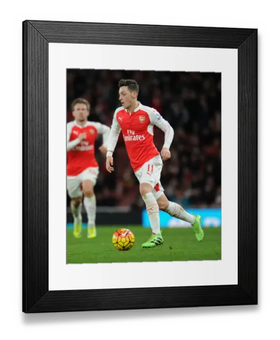 Framed Print : Mesut Ozil in Action: Arsenal vs. Southampton (Premier League 2015-16)