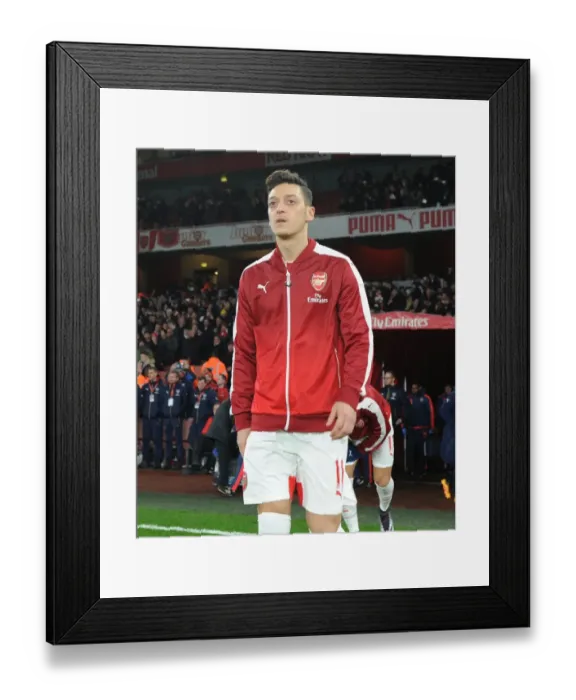 Framed Print : Mesut Ozil: Focused and Ready - Arsenal vs Southampton, Premier League 2015-16 Framed Print : Mesut Ozil: Focused and Ready - Arsenal vs Southampton, Premier League 2015-16