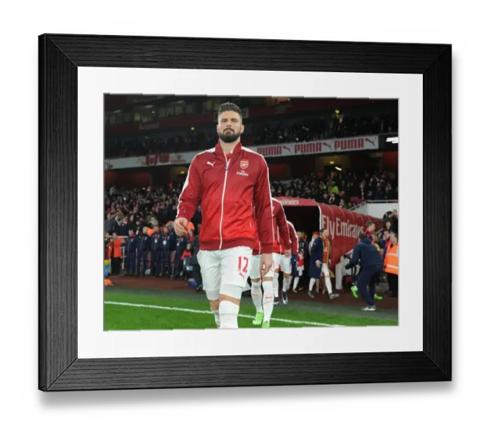 Framed Print : Olivier Giroud Gears Up for Arsenal vs. Southampton (2015-16)