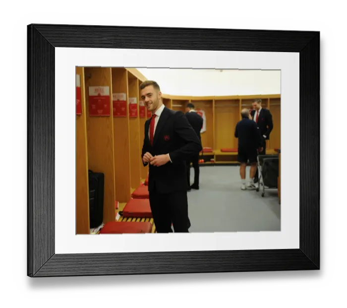 Framed Print : Arsenal's Calum Chambers: Pre-Match Routine at Emirates Stadium (vs Southampton, Premier League 2015-16)