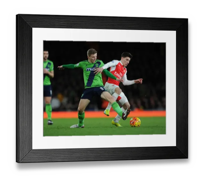 Framed Print : Clash of the Wing-backs: Hector Bellerin vs. Matt Targett, Arsenal vs. Southampton (2015-16)