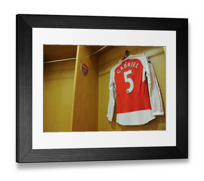 Framed Print : Gabriel's Arsenal Shirt: Pre-Match Focus before Arsenal vs Southampton (2015-16) Framed Print : Gabriel's Arsenal Shirt: Pre-Match Focus before Arsenal vs Southampton (2015-16)