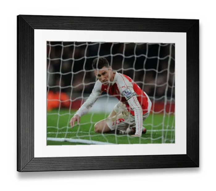 Framed Print : Arsenal's Koscielny in Action: Arsenal vs Southampton (2015-16) Framed Print : Arsenal's Koscielny in Action: Arsenal vs Southampton (2015-16)