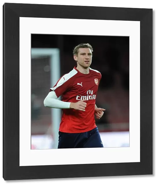 Per Mertesacker (Arsenal) warms up before the match