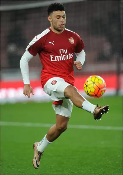 Gearing Up: Oxlade-Chamberlain's Pre-Match Routine at Emirates Stadium - Arsenal vs Southampton, Barclays Premier League