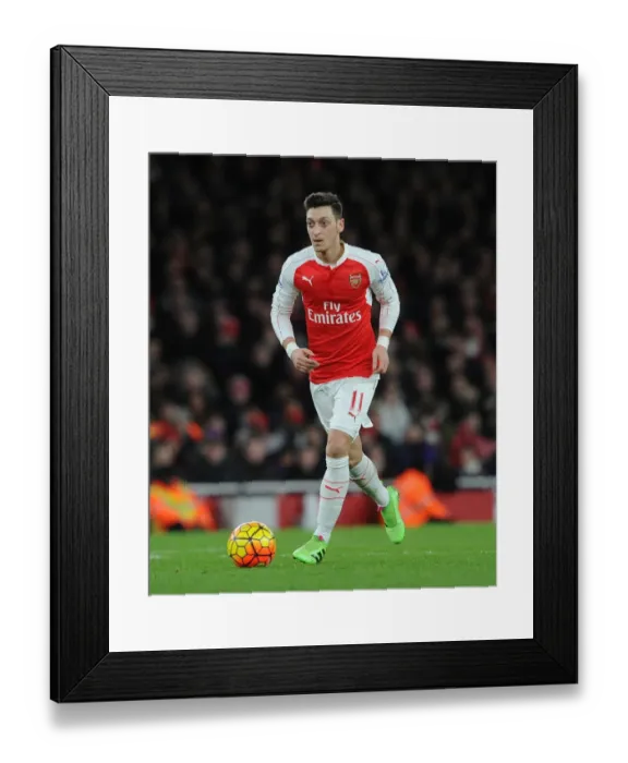 Framed Print : Mesut Ozil in Action: Arsenal vs Southampton, Premier League 2015-16 Framed Print : Mesut Ozil in Action: Arsenal vs Southampton, Premier League 2015-16