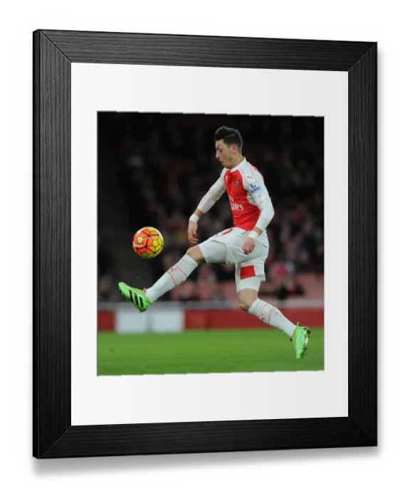Framed Print : Mesut Ozil in Action: Arsenal vs Southampton, Premier League 2015-16 Framed Print : Mesut Ozil in Action: Arsenal vs Southampton, Premier League 2015-16