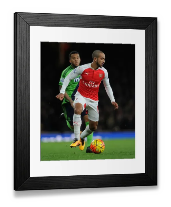 Framed Print : Theo Walcott in Action: Arsenal vs Southampton, Premier League 2015-16 Framed Print : Theo Walcott in Action: Arsenal vs Southampton, Premier League 2015-16