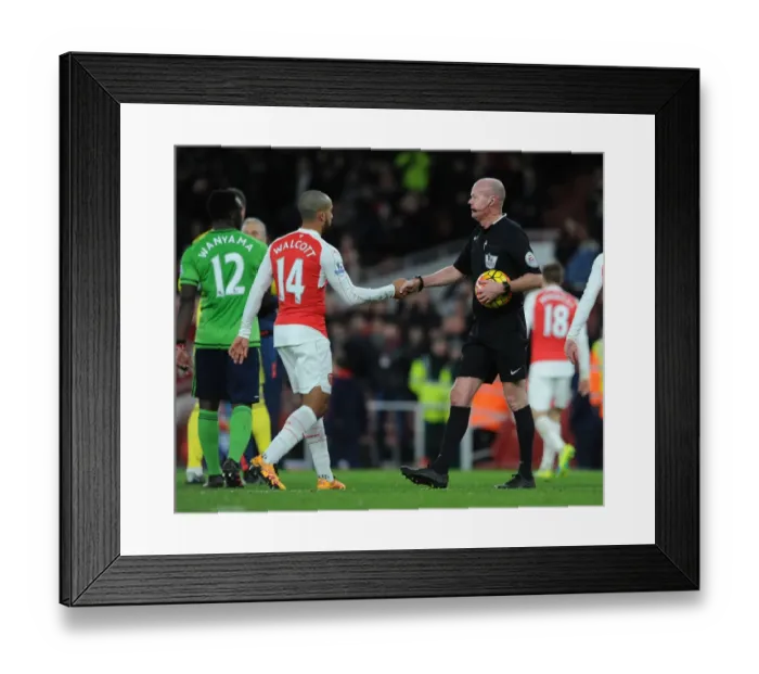 Framed Print : Theo Walcott and Referee Lee Mason in Heated Exchange After Arsenal vs. Southampton Match (2015-16) Framed Print : Theo Walcott and Referee Lee Mason in Heated Exchange After Arsenal vs. Southampton Match (2015-16)