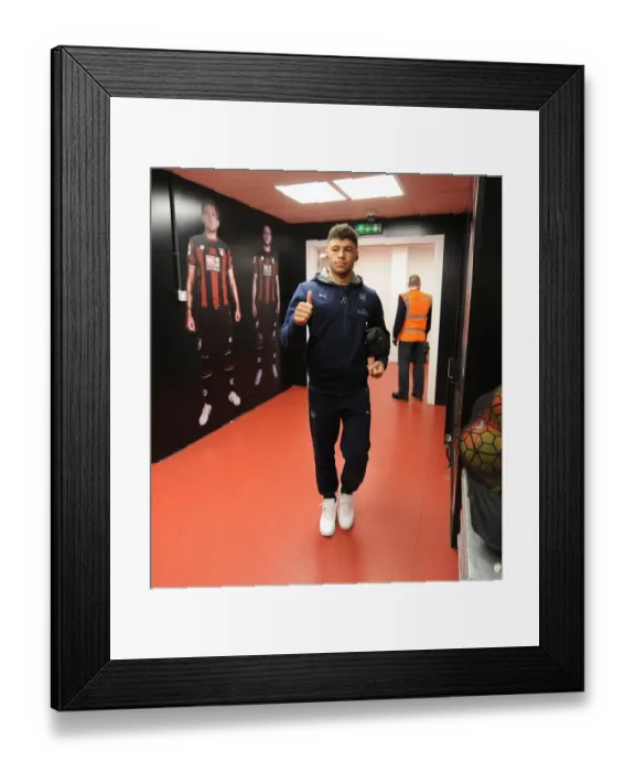 Framed Print : Alex Oxlade-Chamberlain Gears Up for Arsenal's Premier League Showdown against Bournemouth (2015-16) Framed Print : Alex Oxlade-Chamberlain Gears Up for Arsenal's Premier League Showdown against Bournemouth (2015-16)