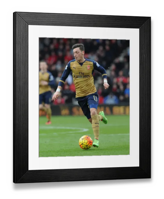 Framed Print : Mesut Ozil in Action: Arsenal vs. Bournemouth, Premier League 2015-16