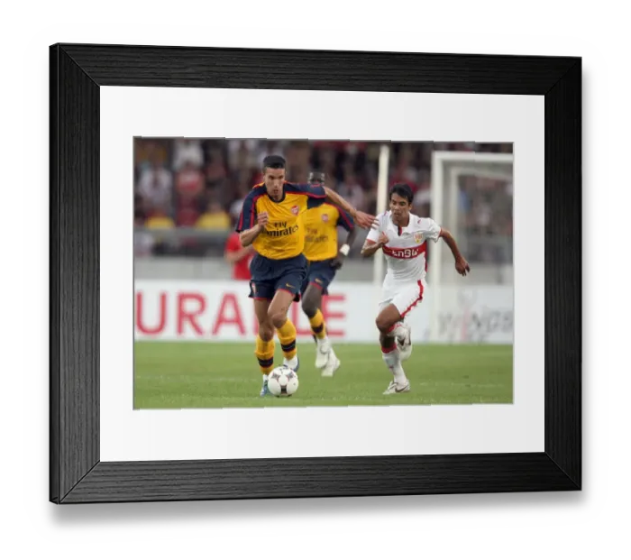 Framed Print : Robin van Persie (Arsenal) Pardo (Stuttgart) Framed Print : Robin van Persie (Arsenal) Pardo (Stuttgart)