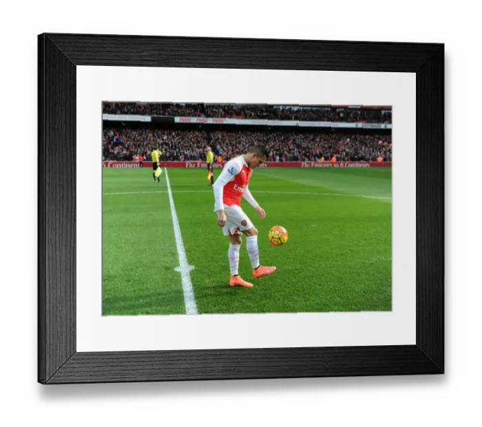 Framed Print : Alexis Sanchez Gears Up for Arsenal vs. Leicester City Showdown (2015-16) Framed Print : Alexis Sanchez Gears Up for Arsenal vs. Leicester City Showdown (2015-16)