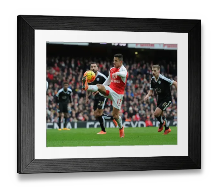 Framed Print : Arsenal's Alexis Sanchez in Action: Arsenal vs. Leicester City, Premier League 2015-16