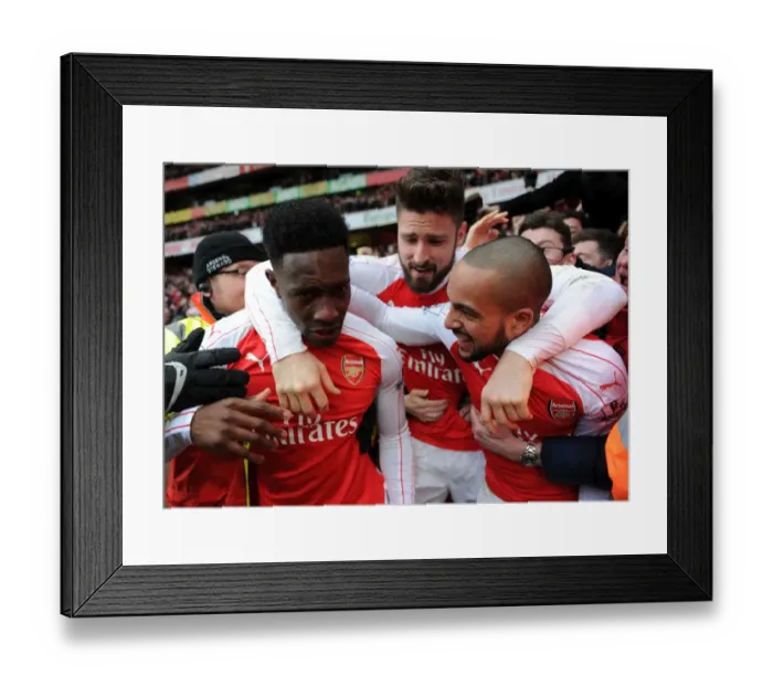 Framed Print : Arsenal's Double Delight: Welbeck Scores Second Goal vs. Leicester City (2015-16)