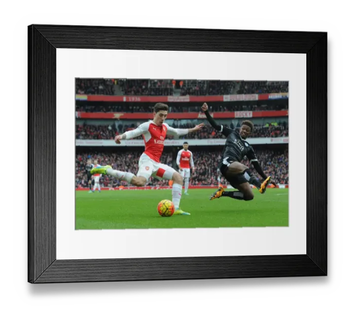 Framed Print : Bellerin vs Gray: Intense Face-Off in Arsenal vs Leicester Premier League Clash