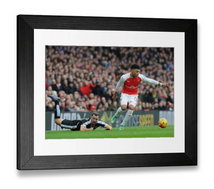 Framed Print : Oxlade-Chamberlain vs Drinkwater: A Premier League Battle at Emirates Stadium Framed Print : Oxlade-Chamberlain vs Drinkwater: A Premier League Battle at Emirates Stadium
