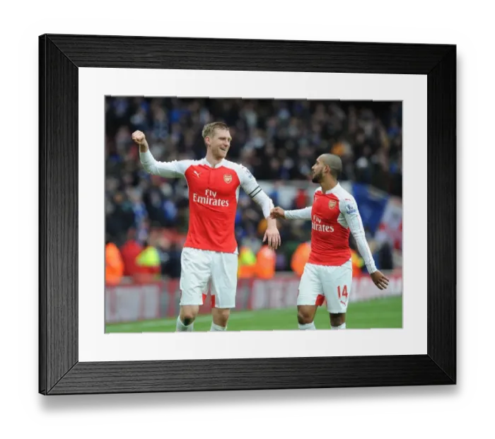 Framed Print : Arsenal's Per Mertesacker and Theo Walcott: Victory Celebration vs Leicester City, 2016
