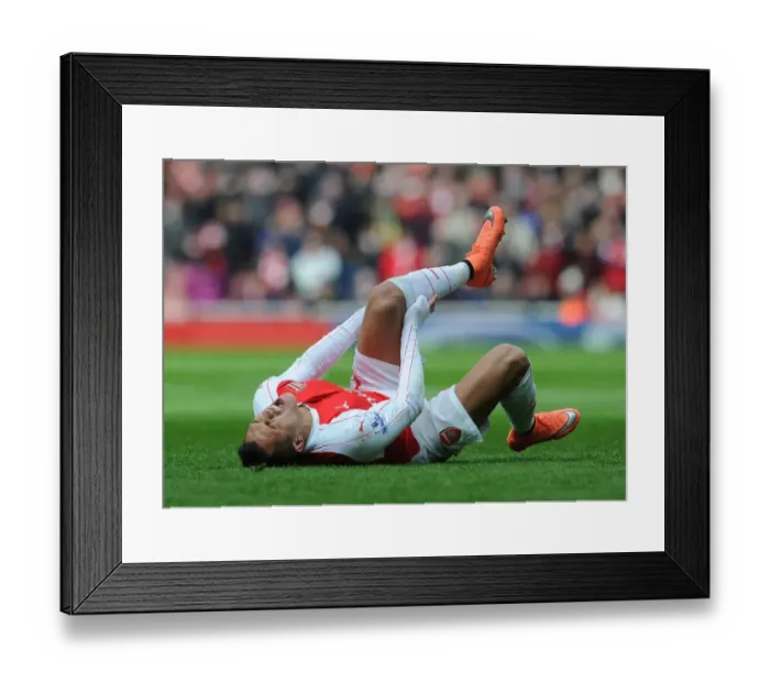 Framed Print : Alexis Sanchez in Action: Arsenal vs. Leicester City, Premier League 2015-16