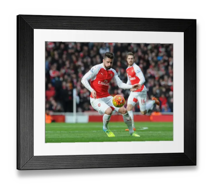 Framed Print : Arsenal's Olivier Giroud in Action Against Leicester City (2015-16)