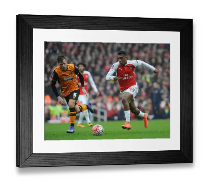 Framed Print : Arsenal's Alex Iwobi vs. Hull City's Ryan Taylor: FA Cup Showdown