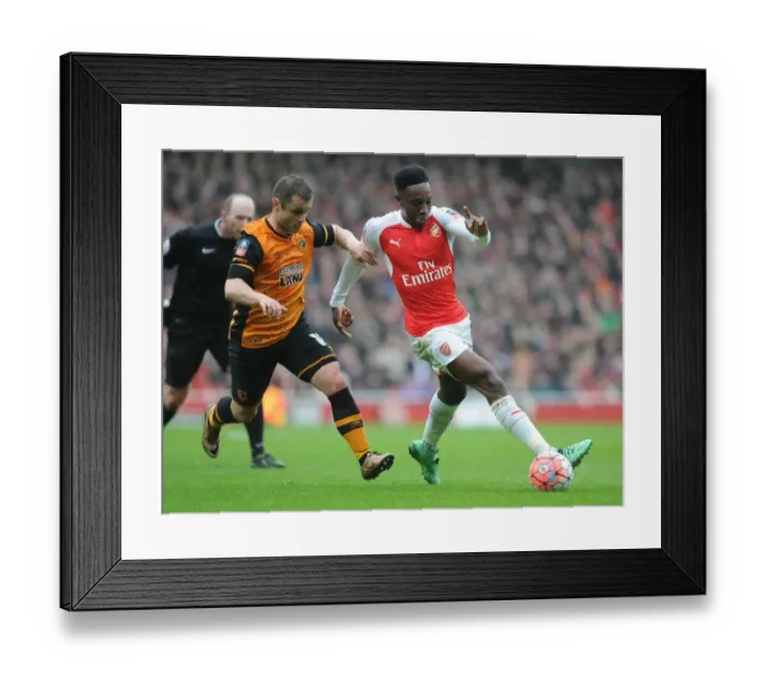 Framed Print : Clash of the Players: Danny Welbeck vs Shaun Maloney in FA Cup Battle at Arsenal's Emirates Stadium