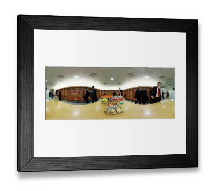Framed Print : Arsenal Players Unite Before FA Cup Battle Against Hull City