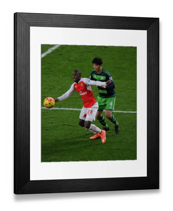 Framed Print : Arsenal's Campbell Fends Off Swansea's Sung-Yueng in Intense Premier League Showdown (2015-16)