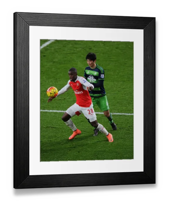 Framed Print : Arsenal's Campbell Fends Off Swansea's Sung-Yueng in Premier League Battle (2015-16)
