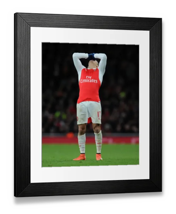 Framed Print : Alexis Sanchez in Action: Arsenal vs Swansea City (2015-16)