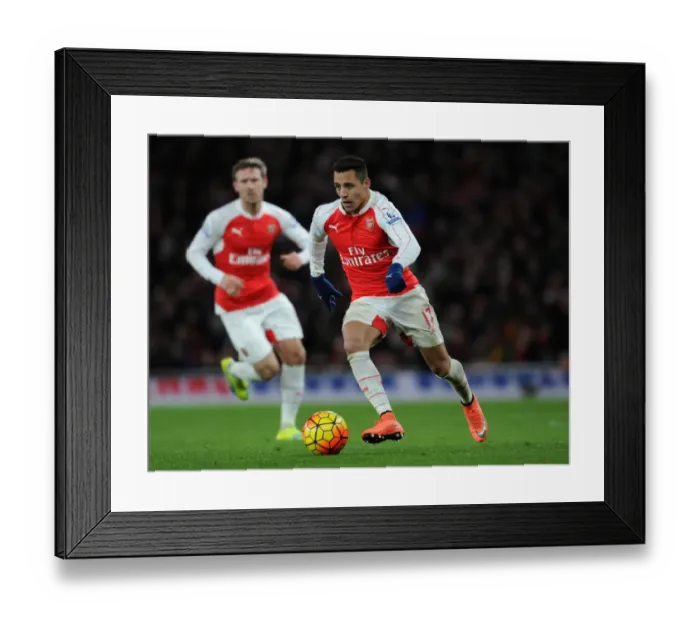 Framed Print : Alexis Sanchez in Action: Arsenal vs Swansea City (Premier League 2015-16) Framed Print : Alexis Sanchez in Action: Arsenal vs Swansea City (Premier League 2015-16)