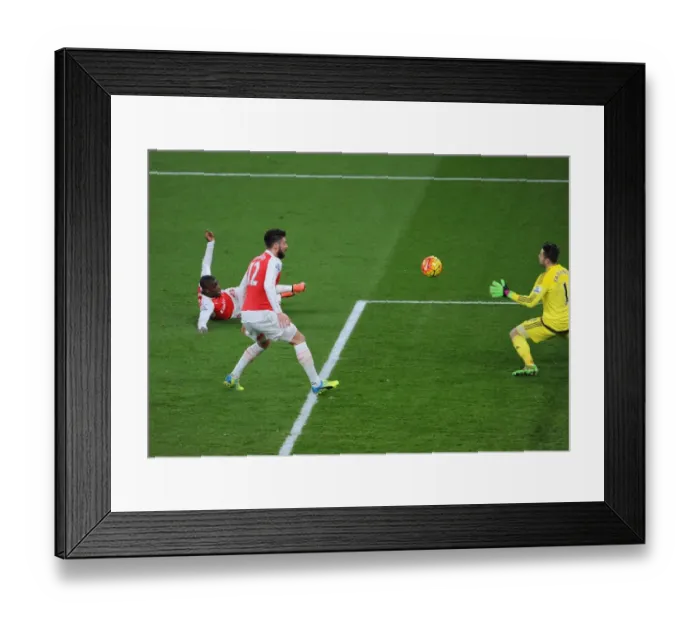 Framed Print : Campbell's Dramatic Winner: Arsenal Triumph Over Swansea City in Premier League Clash, 2015-16