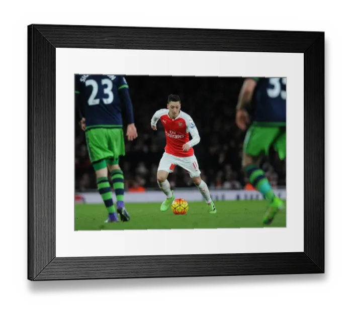Framed Print : Mesut Ozil in Action: Arsenal vs Swansea City, Premier League 2015-16